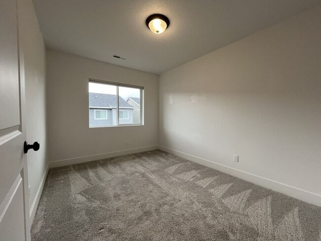 Building Photo - Modern 2022-Built 3-Bedroom Home with Open Layout, Entertainer’s Kitchen. Near Parks & Playgrounds