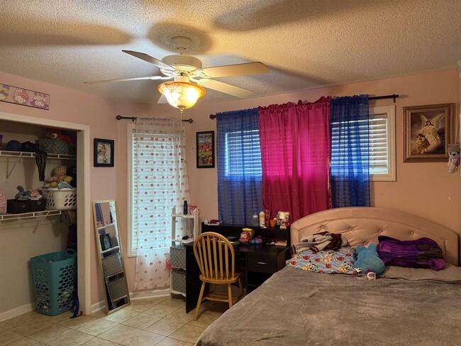 Building Photo - 2000 Greens Blvd