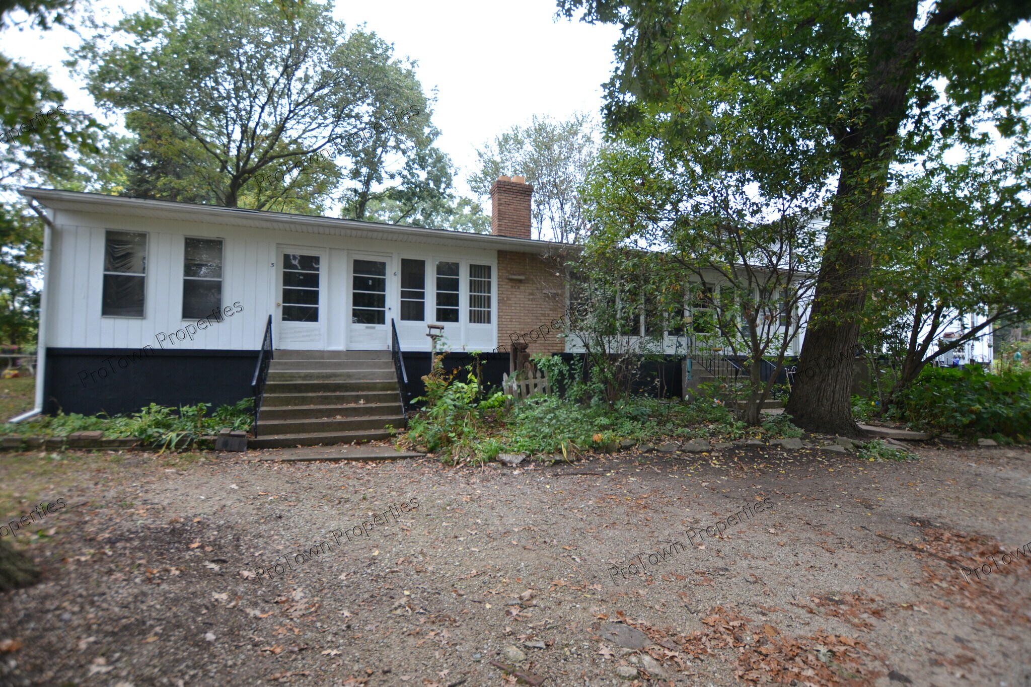 Building Photo - 10 Riverview St