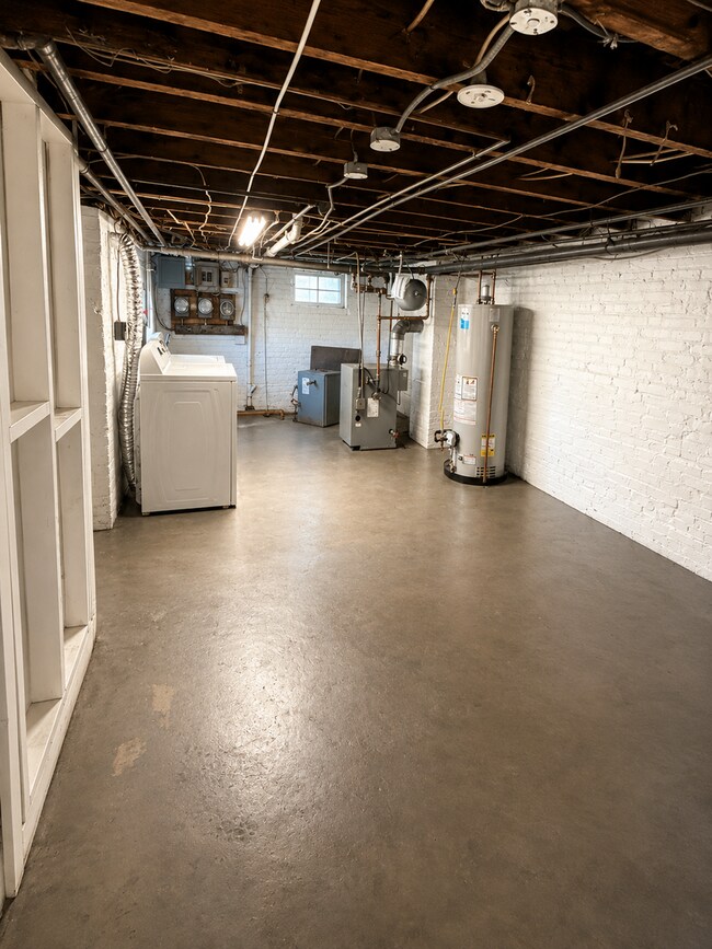 Building Photo - 1015 Parksley Ave