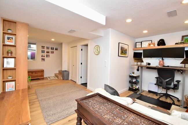 Building Photo - Newly Remodeled 4 Bedroom 2 Bath Home in Salt Lake City!!