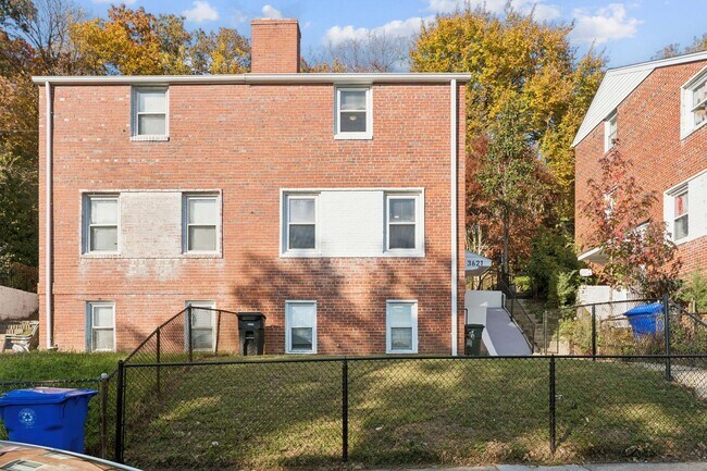 Primary Photo - Charming and inviting two-bedroom home in ...