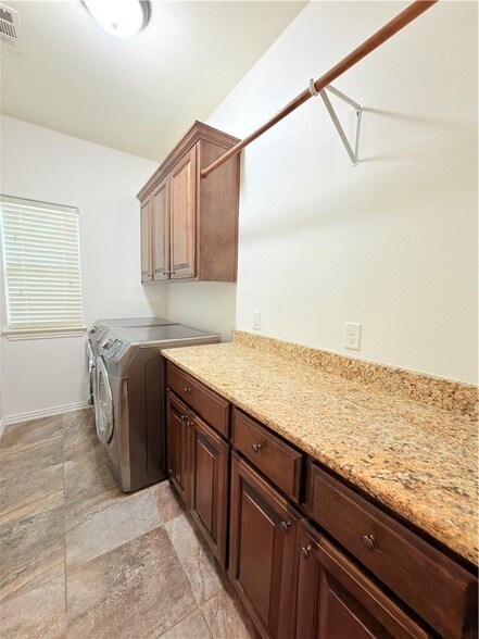 Building Photo - 4201 SW Layton Rd