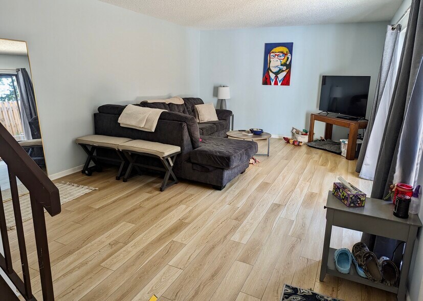 Building Photo - 1166 6th Ave