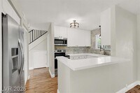 Building Photo - 516 Tam O Shanter