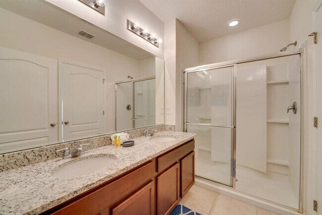 Building Photo - 8004 Oak Shadow Ct
