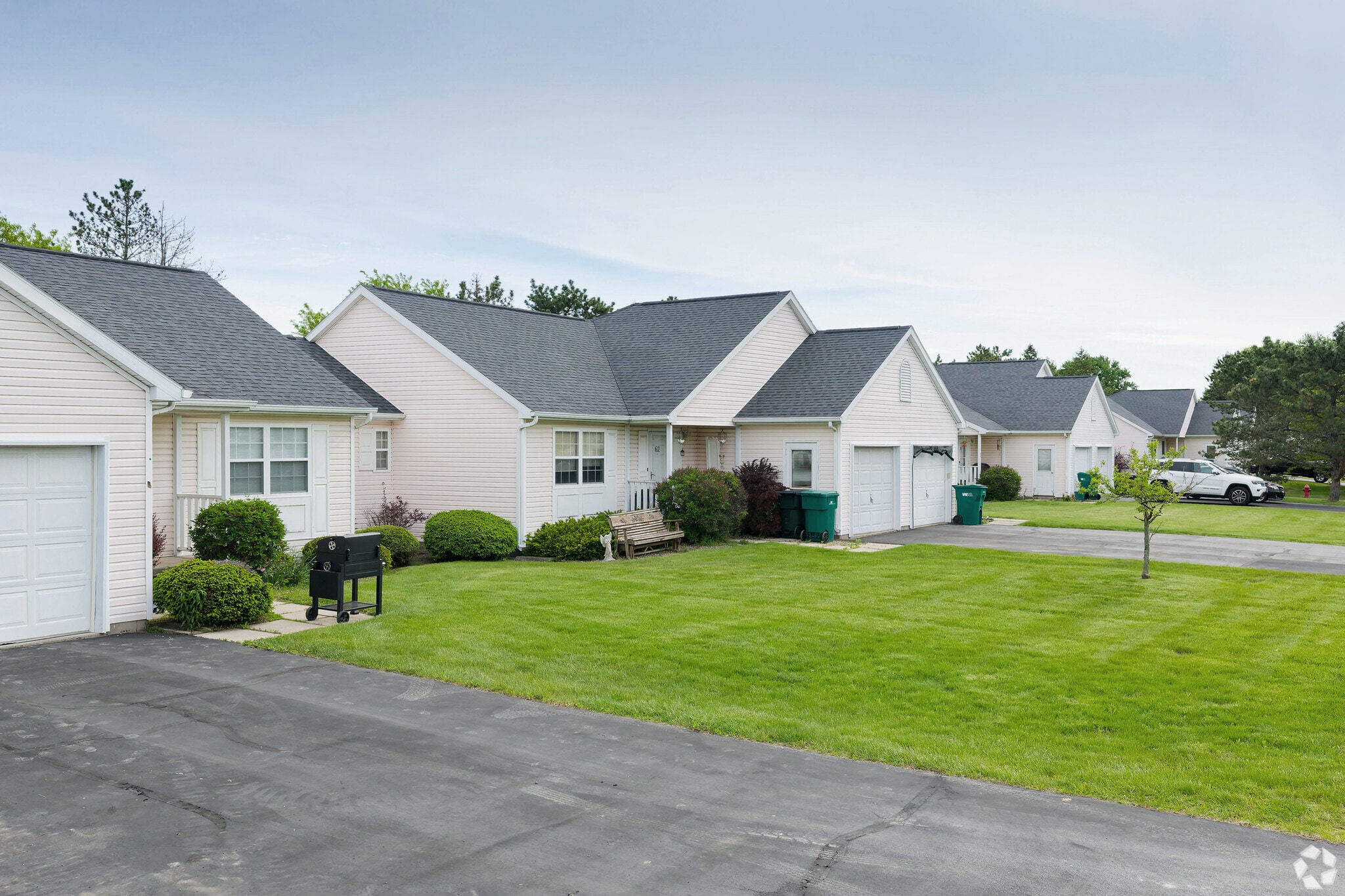 Building Photo - Crystal Commons Townhomes