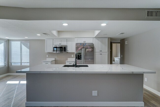 Building Photo - COMING SOON - REMODELED IN TEMPE!!!