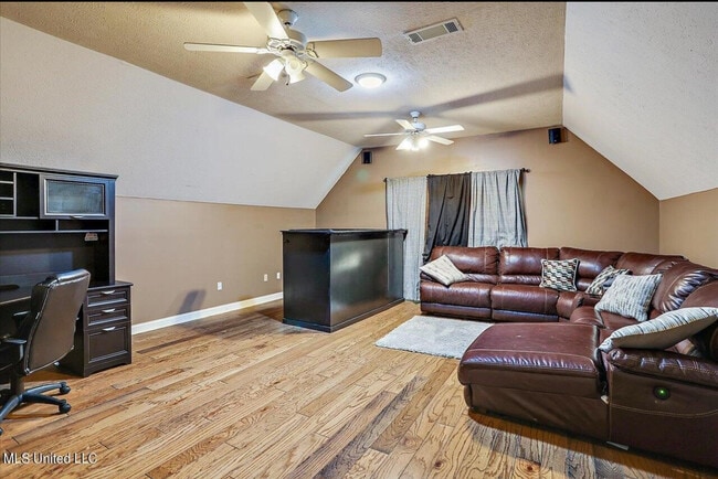 Building Photo - 132 Pine Ridge Cir
