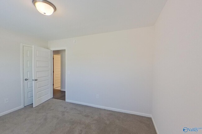 Building Photo - 781 Park Ln