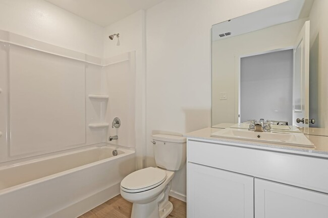 Building Photo - 543 Artemis St
