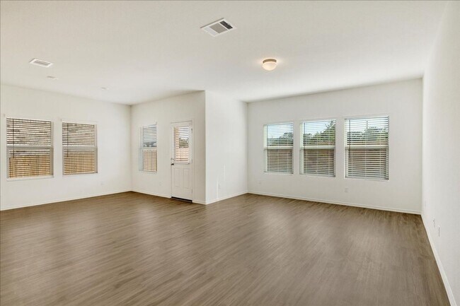 Building Photo - 816 Mallow Rd