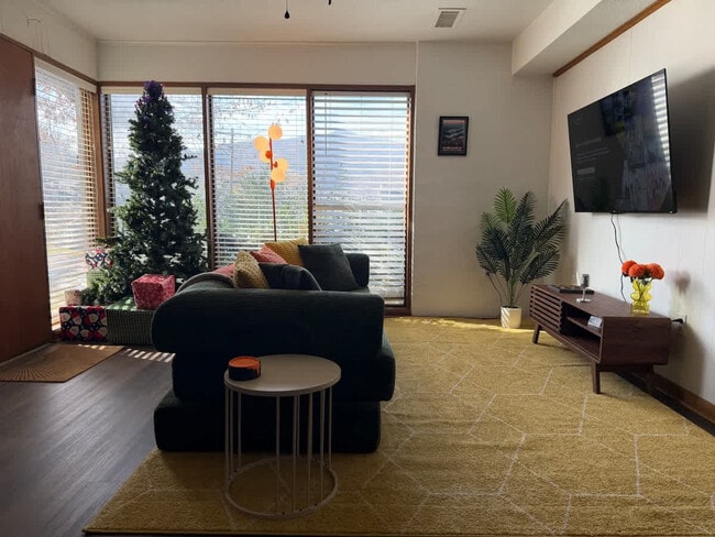 Building Photo - 157 W Holly Ridge Rd