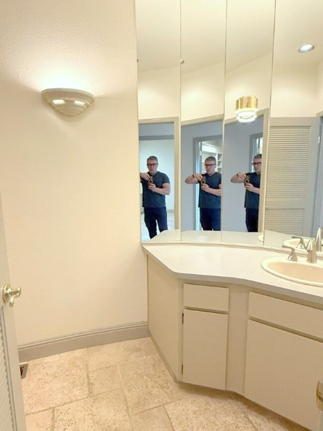 Building Photo - NEW PRICE ! Beautiful custom one story estate located on one of the most desirable streets in Bla...