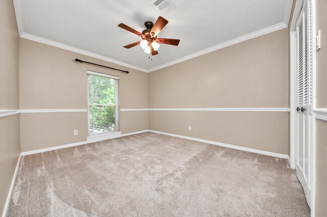 Building Photo - 15818 Sweetwater Creek Dr