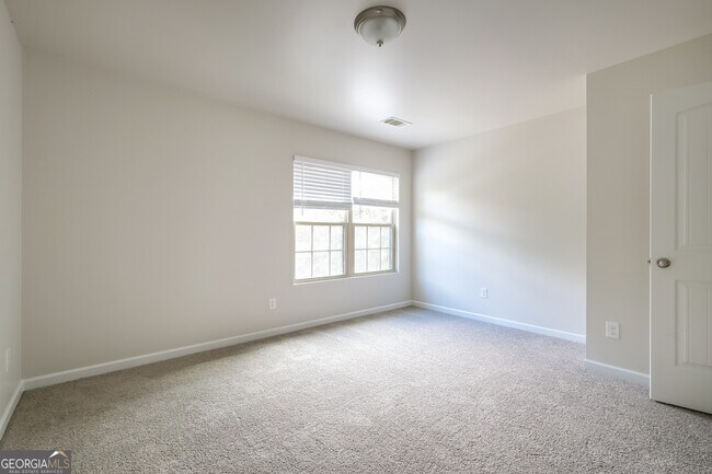 Building Photo - 207 Hollyhock Ln