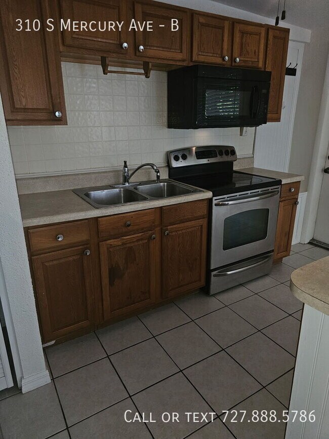 Building Photo - 310 S Mercury Ave