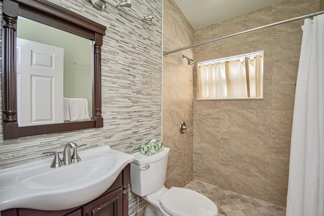 Building Photo - 7811 Villa Nova Dr