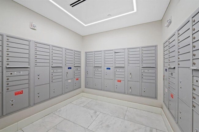 Building Photo - 340 Sunset Dr