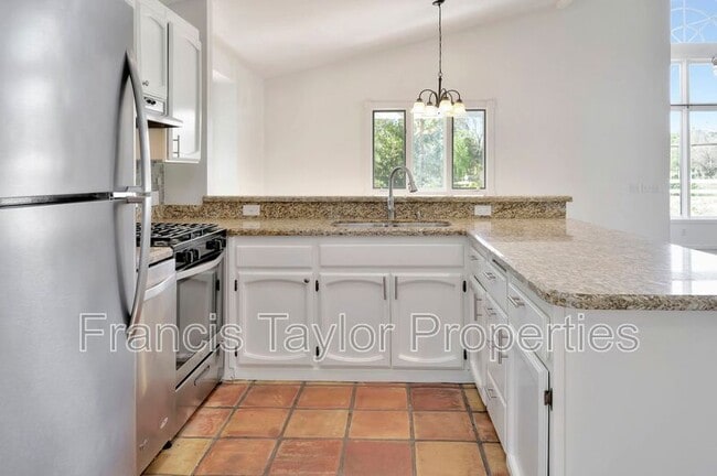 Building Photo - 1512 S Stage Coach Ln