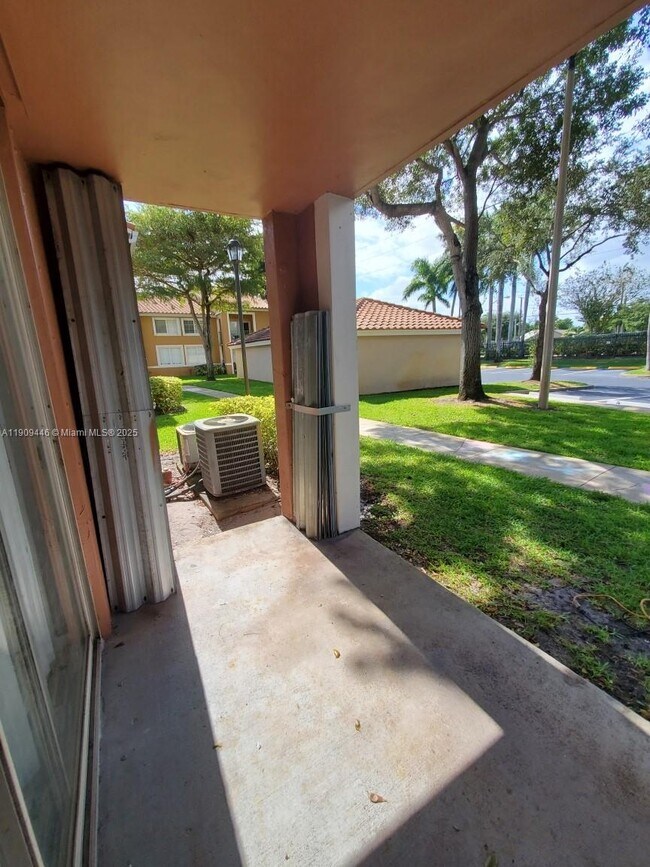 Building Photo - 7872 Sonoma Springs Cir