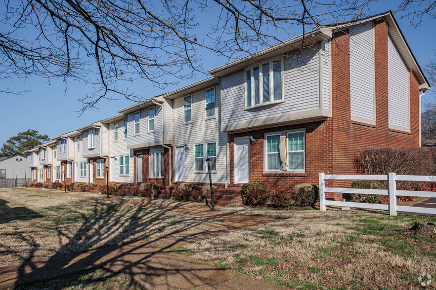 Building Photo - Woodland Manor Condominiums