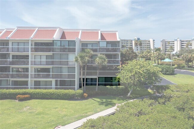 Building Photo - 7907 Sailboat Key Blvd S