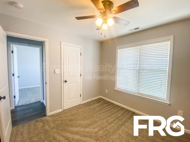 Building Photo - 200 Willow Pond Dr