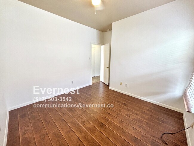 Building Photo - Charming 3-Bedroom Home in a Convenient Ne...