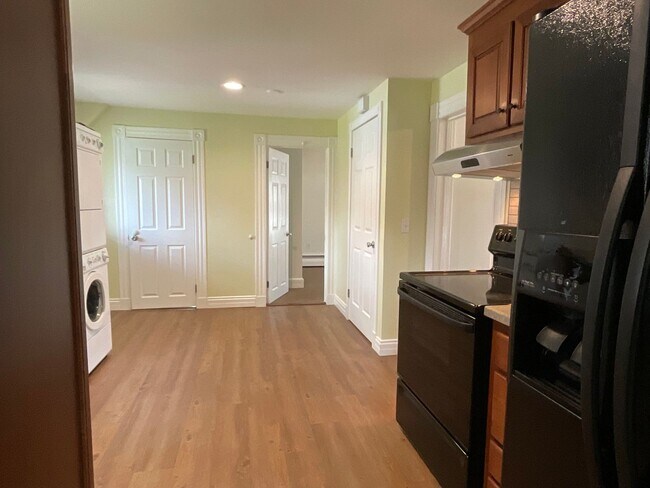 Building Photo - 141 Johnson St