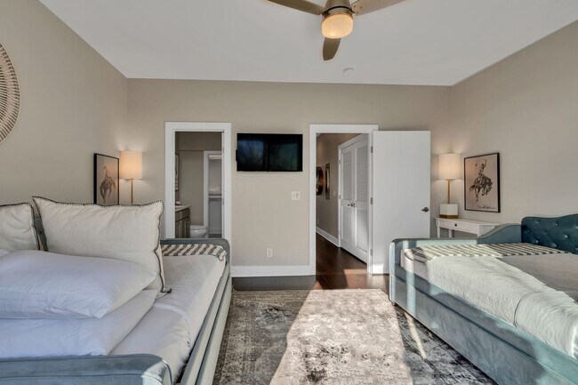 Building Photo - Nashville Skyline Retreat