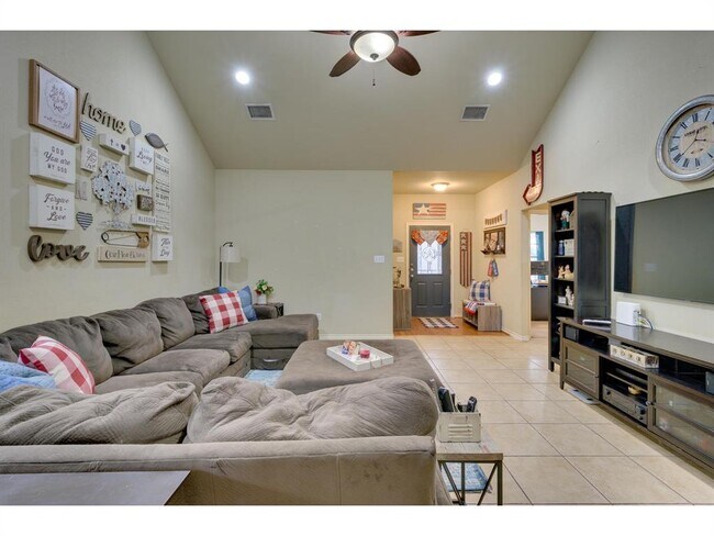 Building Photo - 14808 Foy Dr