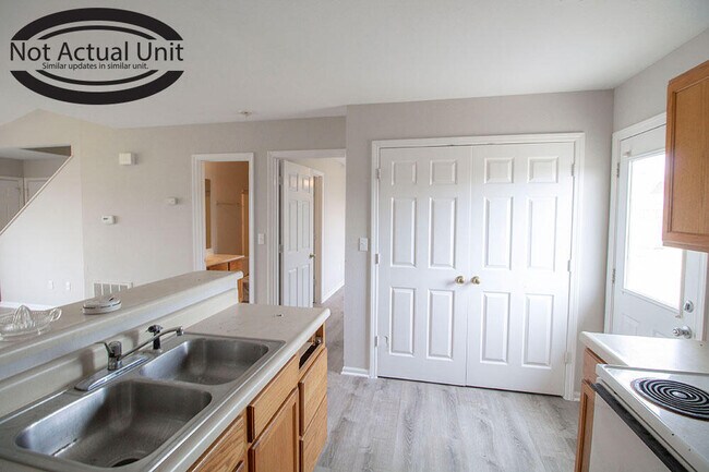 Building Photo - 1638 High Quest Cir