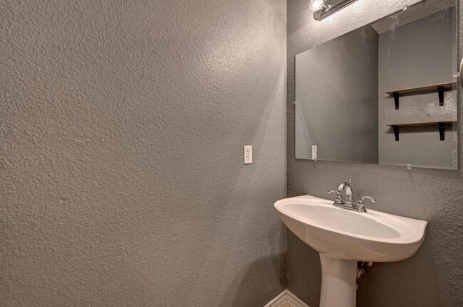 Building Photo - 5755 Skinner Way