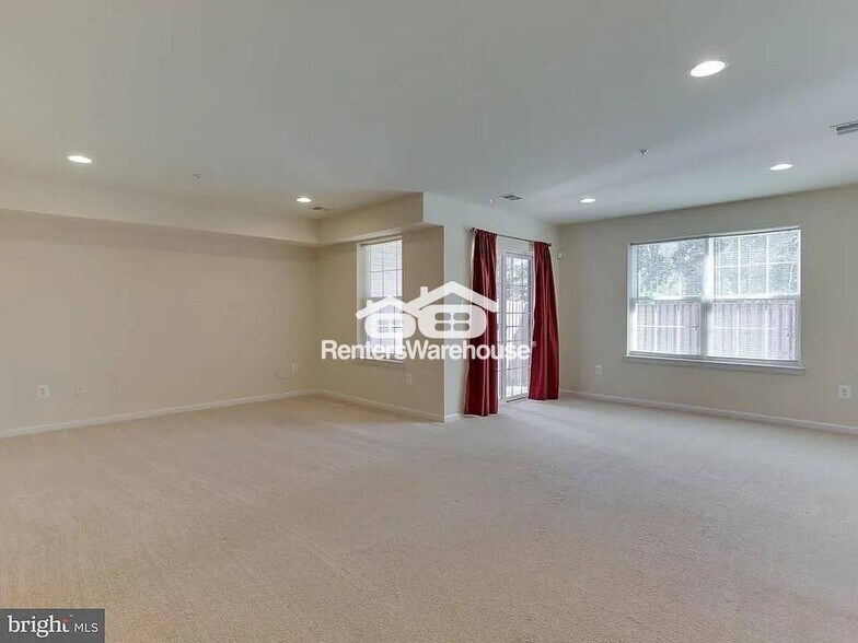 Building Photo - 7427 Macon Dr