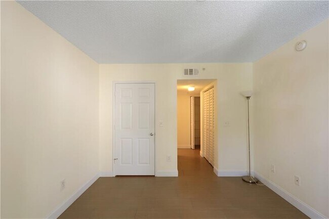 Building Photo - 2640 S University Dr