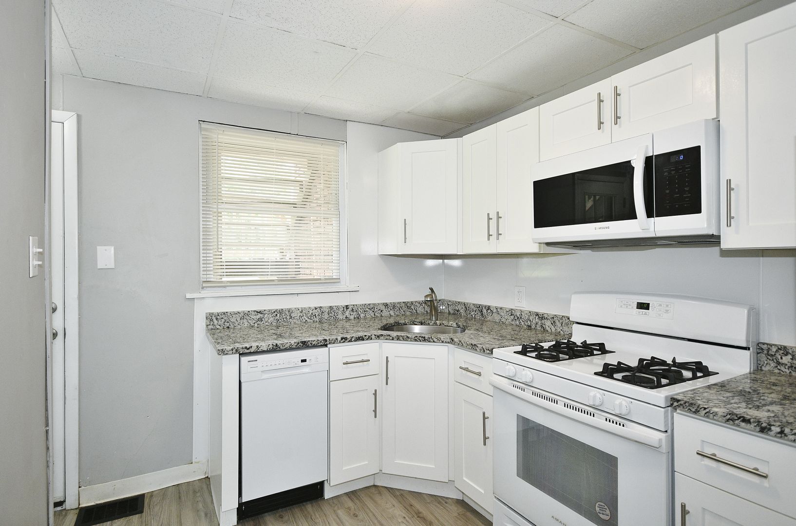 Building Photo - 1037 N 6th St