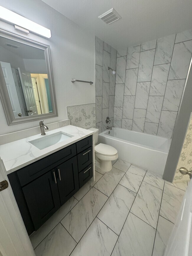 Building Photo - 611 Casterton Cir