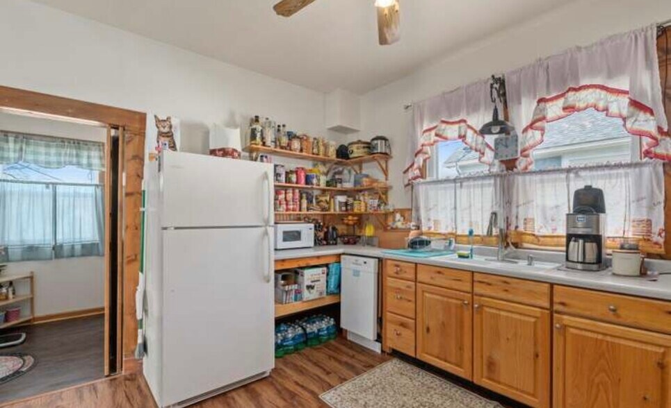 Building Photo - 111 21st St