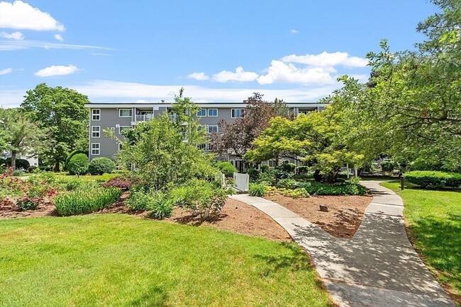 Building Photo - 255 North Rd