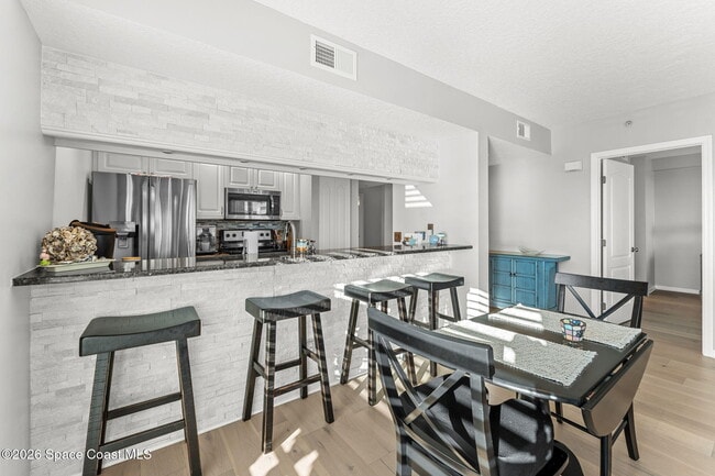 Building Photo - 925 N Hwy A1A