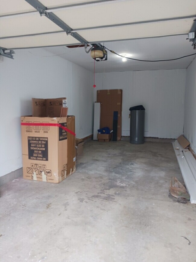 Building Photo - 430 Sara St