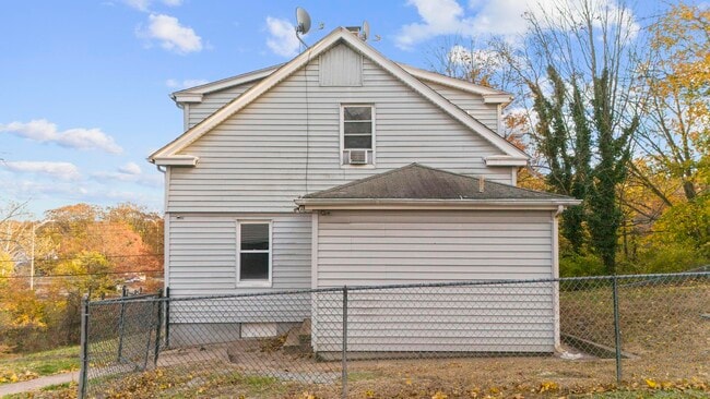 Building Photo - 29 Abner St