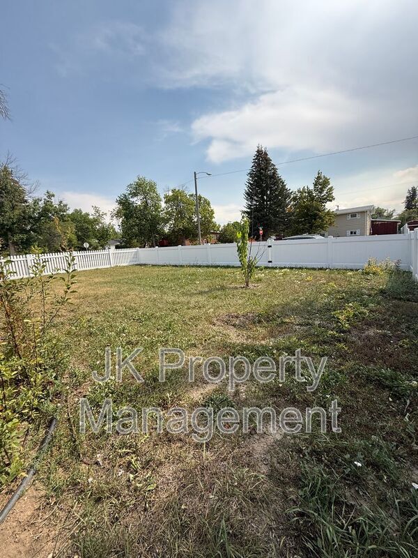 Building Photo - 1825 1st Ave S