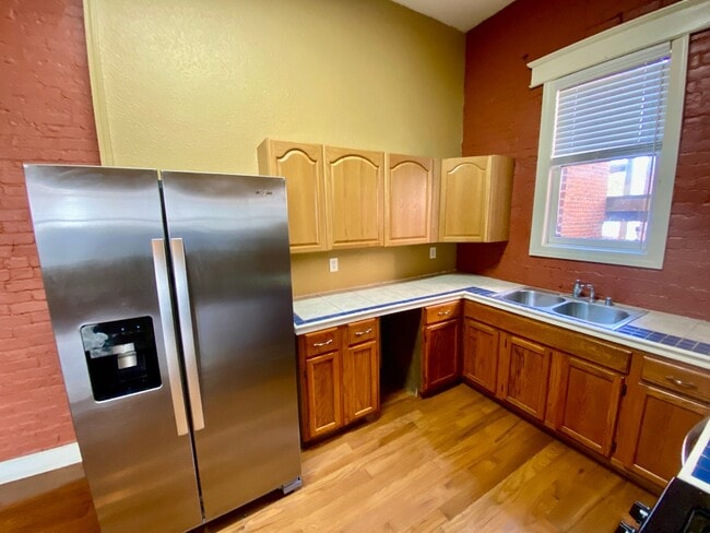 Building Photo - Stylish LowerTown Loft Living in the Heart...