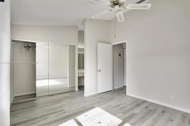 Building Photo - 4615 Carambola Cir S