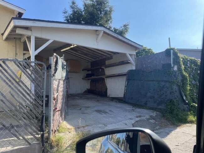 Building Photo - 4037 1/2 National Ave, Upstairs, San Diego, CA 92113