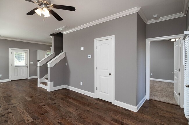 Building Photo - 530 Fifer Cir
