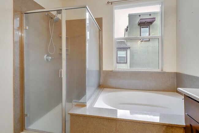 Building Photo - Luxury 2 Bedroom Condo with Loft