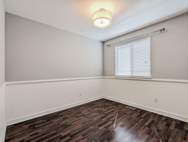 Building Photo - Beautifully maintained move-in ready 4-bed, 2.5-bath home with upgrades throughout!